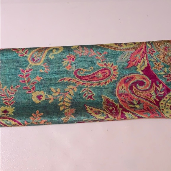 Scarves custom designed - Picture 8 of 11